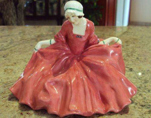 ROYAL DOULTON "POLLY PEACHUM" HN549